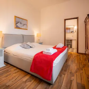 2* Maison d'hôtes Novella House